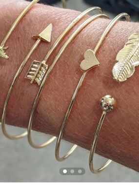 New Gold Tone Arrow & Heart Stackable Bangle Bracelet Set